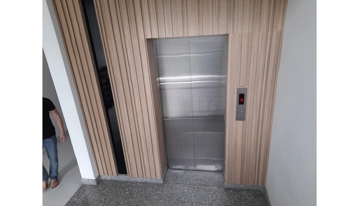 Bán khách sạn MT Lê Cao Lãng, Phú Thạnh, Tân Phú, 220m2, 5 tầng, thang máy, ngang 11m.